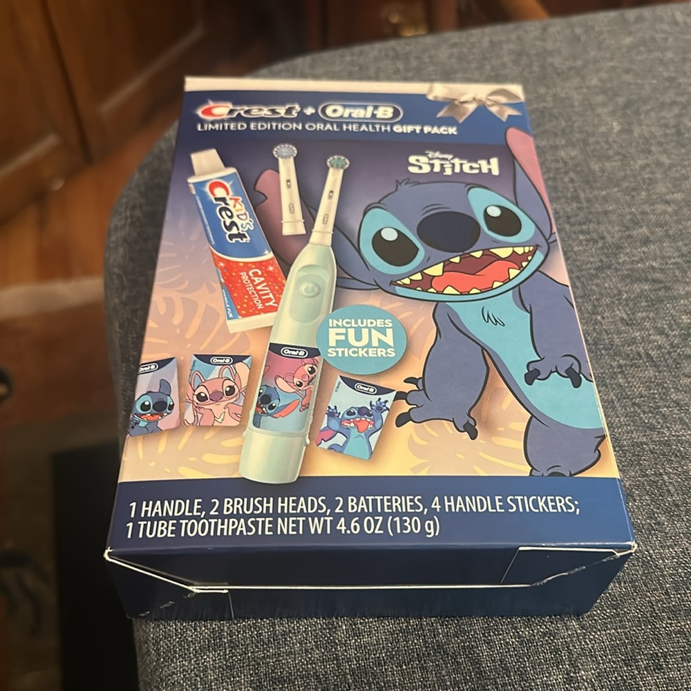 Limited Edition Crest + Oral-B Kids Disney StitchElectric Toothbrush Set - Blue